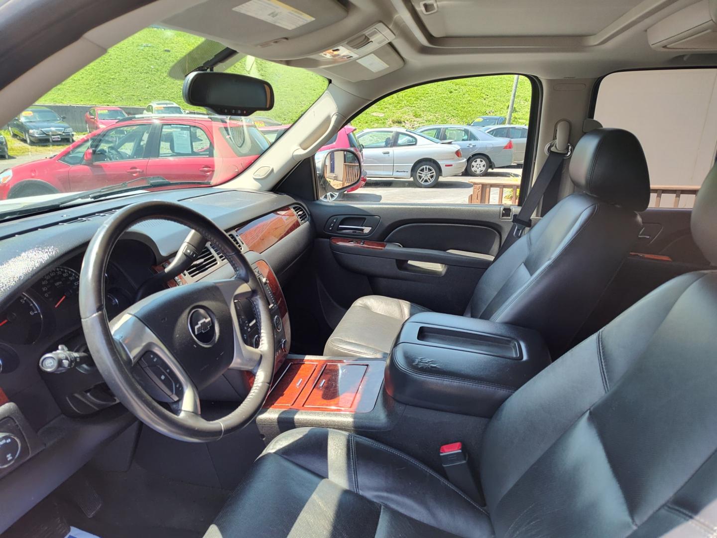 2010 Silver Chevrolet Tahoe (1GNUKCE07AR) , located at 5700 Curlew Drive, Norfolk, VA, 23502, (757) 455-6330, 36.841885, -76.209412 - Photo#6